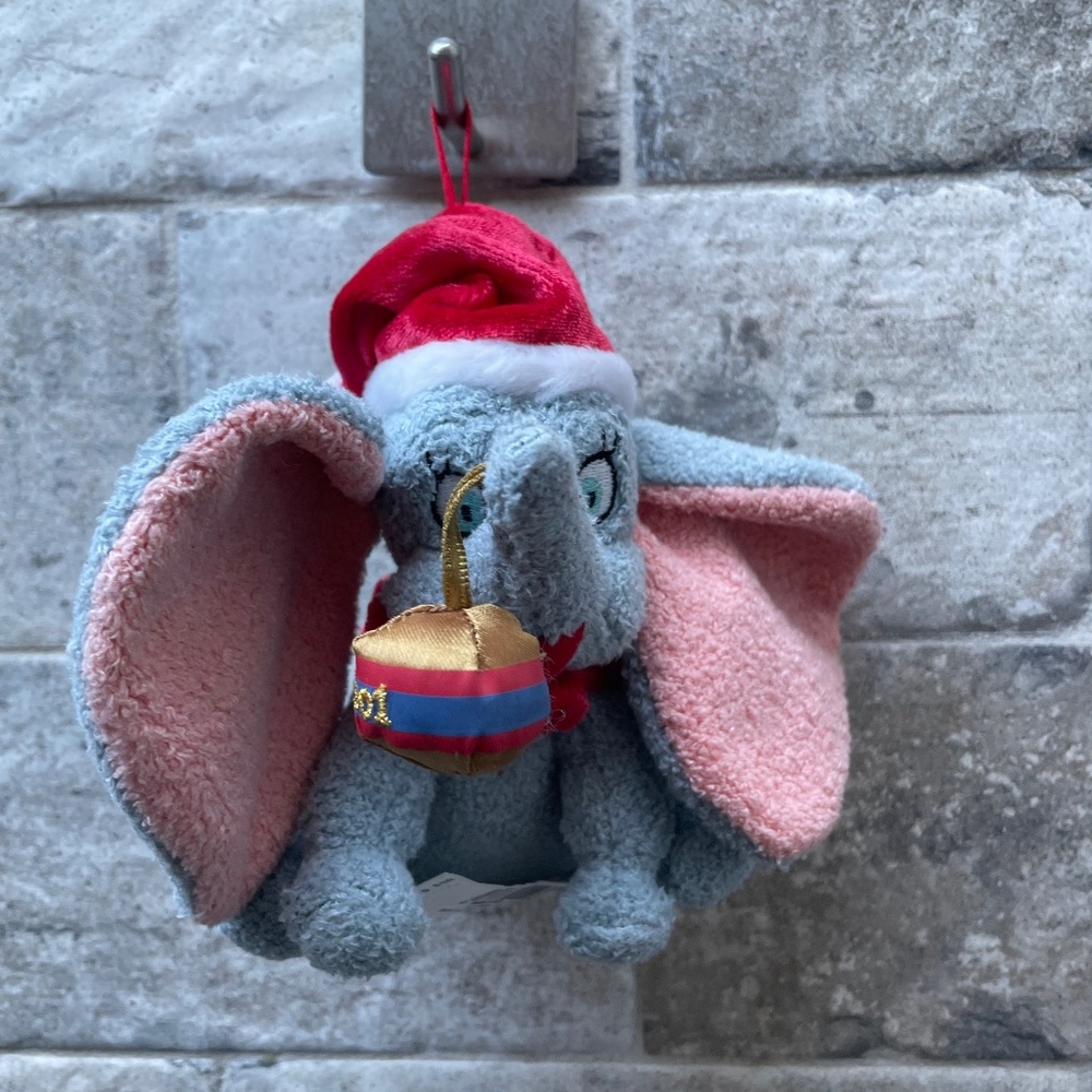 ❤️ DISNEY STORR SANTA DUMBO ORNAMENT
